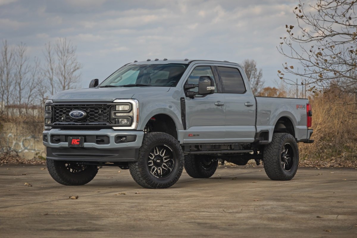 Ford F-350 Super Duty Suspension Lift Kit - Rough Country - M1 - '23-'26